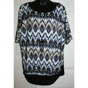 AGB Woman 1x Dolman Sleeve Blouse Necklace